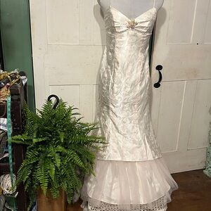 VTG ZumZum by Niki Livas Gown White & Blush Pink Damask Column Mermaid Trumpet